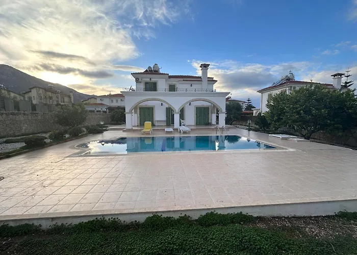Kyrenia - Center, 3 Rooms 1 Living Room Villa No-16 With Private Pool