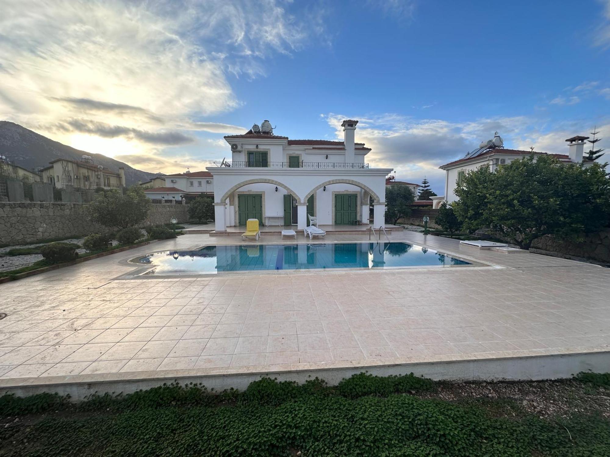 Kyrenia - Center, 3 1 Living No-16 With Private Pool * Kirenia